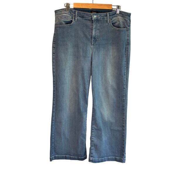 NYDJ Wide Leg Light Wash Cropped Jean with LiftxTuck Technology - size 14 - Picture 1 of 6